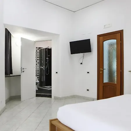 Modern At Piazza Del Gesu' By Wonderful Italy *